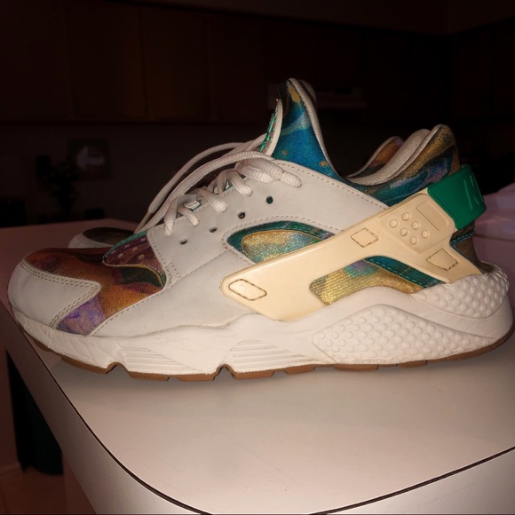 Nike Huaraches - Picture 2 of 5